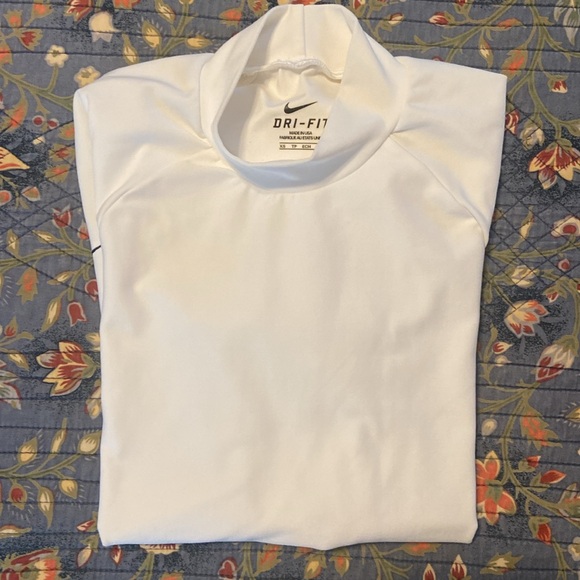 Woman’s UNC mock turtleneck - Picture 6 of 6